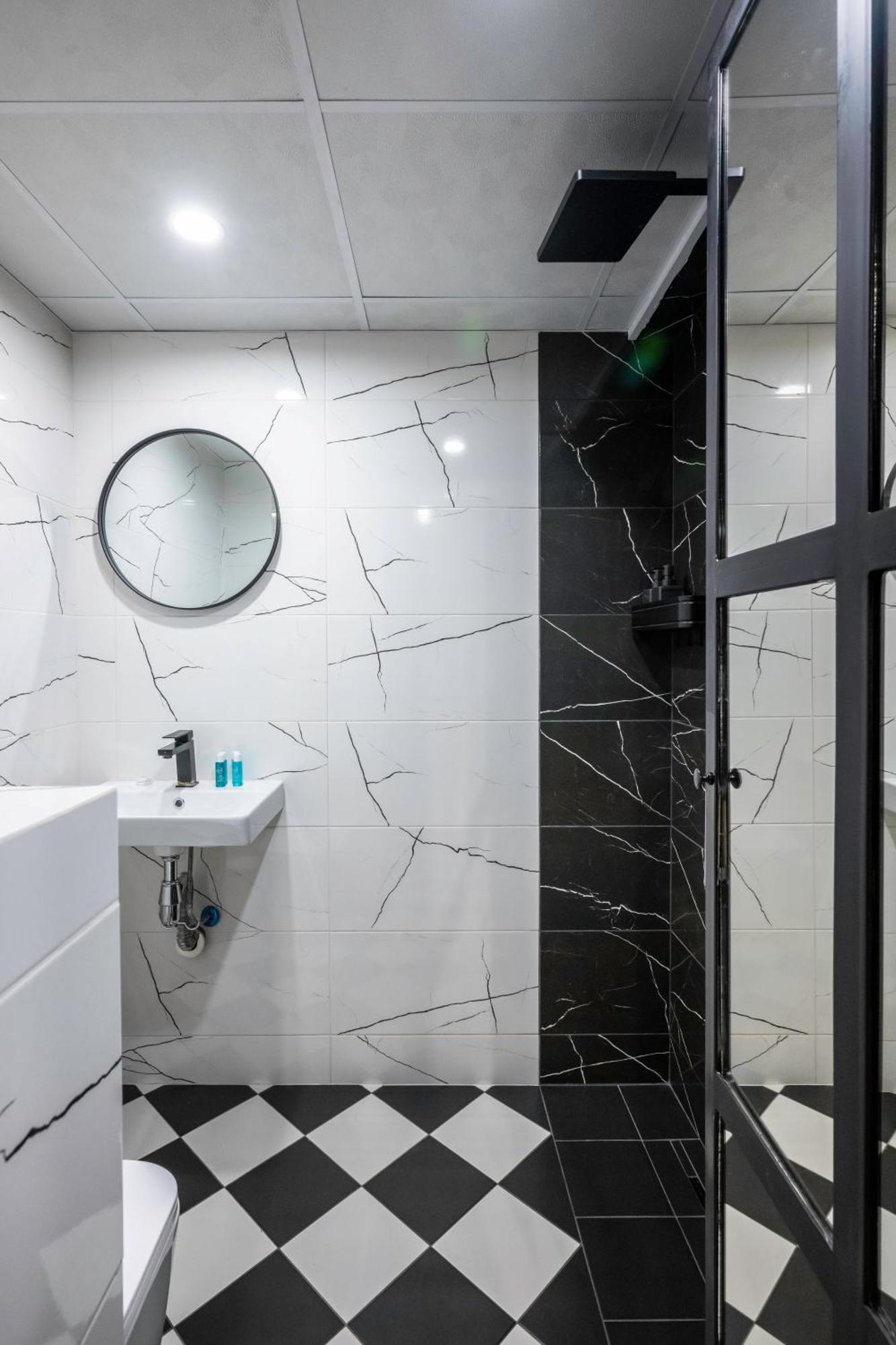 Central Art-Inspired Flat With Private Garage Sofía Exterior foto